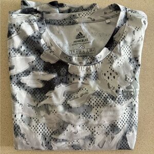 Adidas women’s cropped Primeblue Running Shirt in Black and White